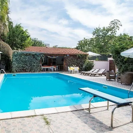 All'ombra Del Noce Oda ve Kahvaltı 3*