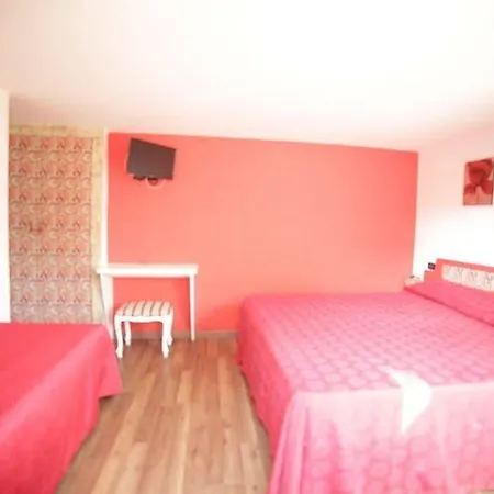 Oda ve Kahvaltı All'ombra Del Noce