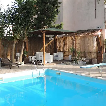 All'ombra Del Noce Oda ve Kahvaltı 3*