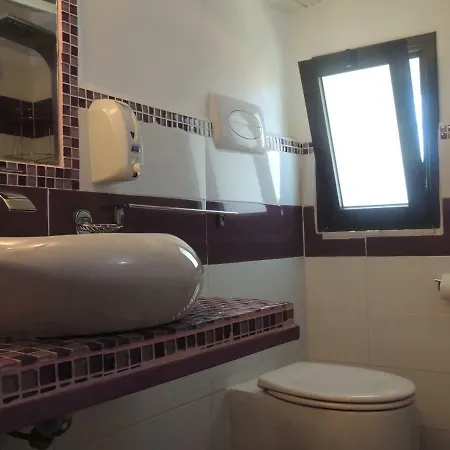 Oda ve Kahvaltı All'ombra Del Noce