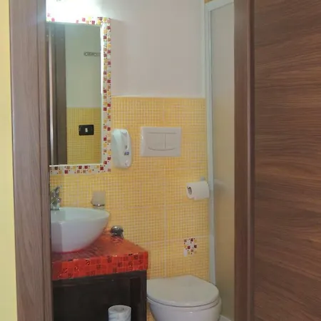 All'ombra Del Noce Oda ve Kahvaltı Catona Di Reggio Calabria