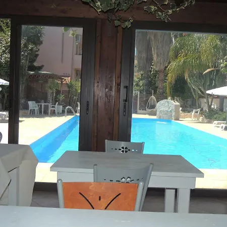 Oda ve Kahvaltı All'ombra Del Noce Catona Di Reggio Calabria