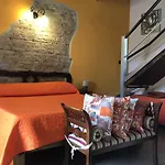 All'ombra Del Noce