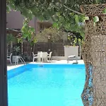 All'ombra Del Noce Bed & Breakfast 4*