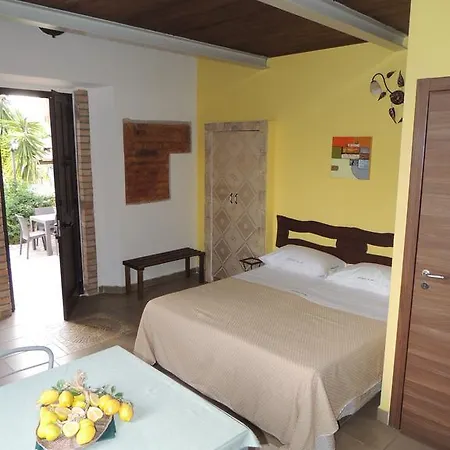 Frühstückspension All'ombra Del Noce Catona Di Reggio Calabria