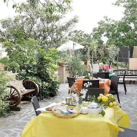 Frühstückspension All'ombra Del Noce Catona Di Reggio Calabria