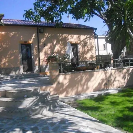 All'ombra Del Noce Frühstückspension Catona Di Reggio Calabria