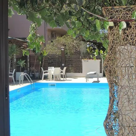 All'ombra Del Noce Frühstückspension 3*