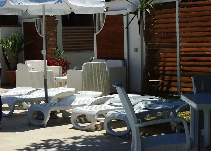 奥尔欧姆布拉德尔诺斯住宿加早餐旅馆 卡托纳