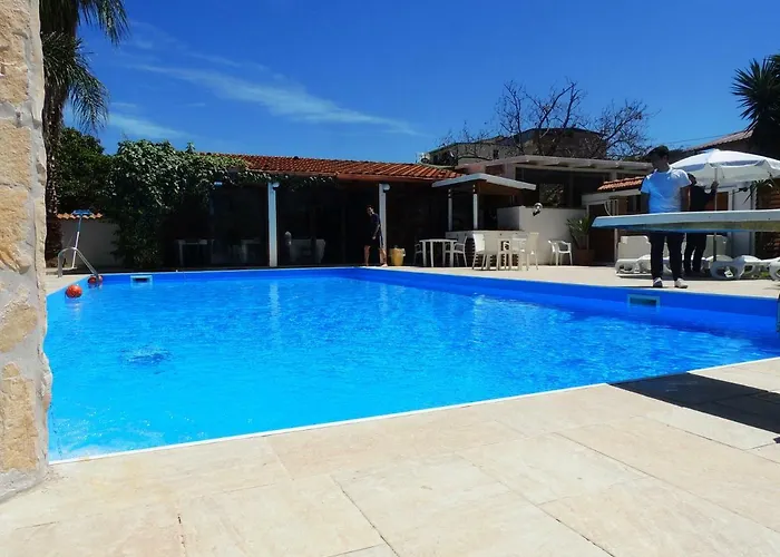 奥尔欧姆布拉德尔诺斯住宿加早餐旅馆 卡托纳